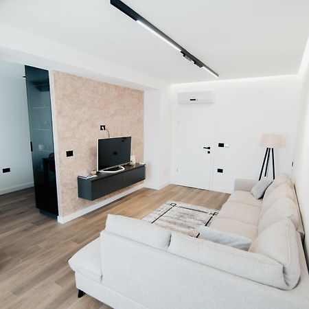 Froa Luxury Apartment Debar Exterior photo